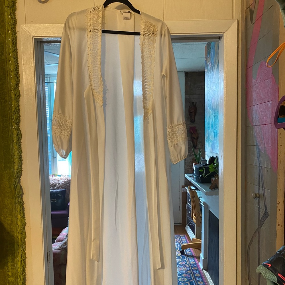 Vintage designer duster with a tie in the front!